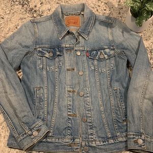 Levi denim jacket small , EUC